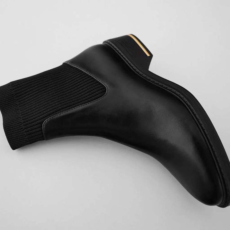 Title 2, Black Thick Heel Low Barrel Round Head Martin B...