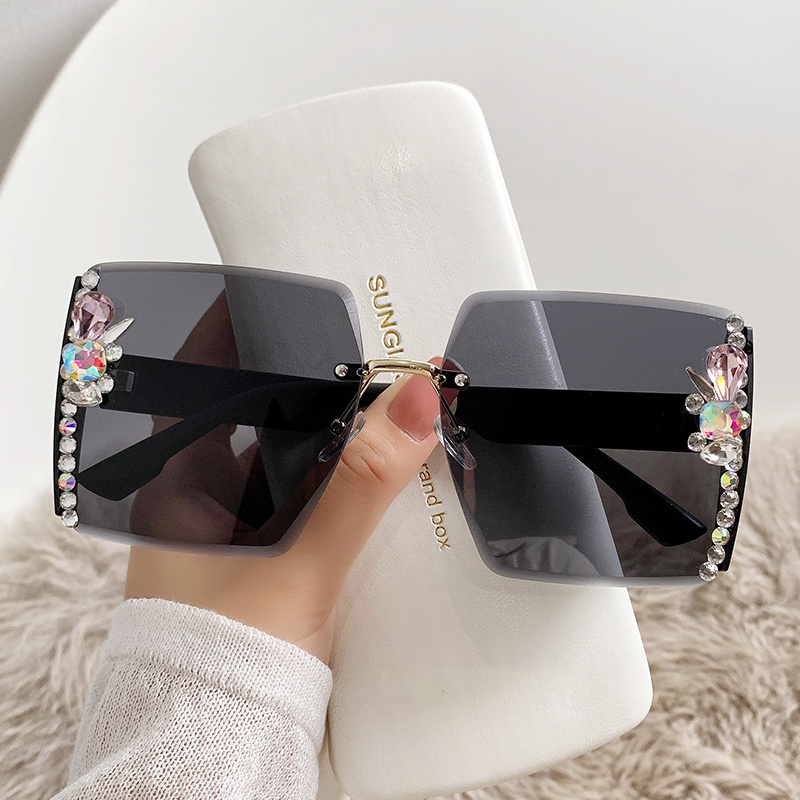 Women's New Fashion Diamond Sunglasses - Image 3