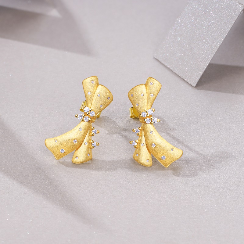 A Luxurious And Fashionable Minimalist Jewelry Earring Set Featuring Top-quality Moissanite Stones, Made Of S925 Silver Electroplated With Gold.