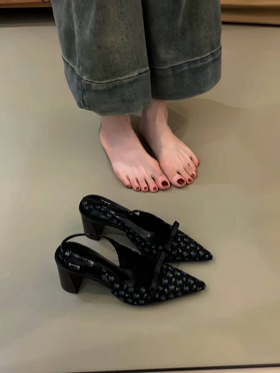 Pointed Toe Block Heel Sandals, picture 3 of 4