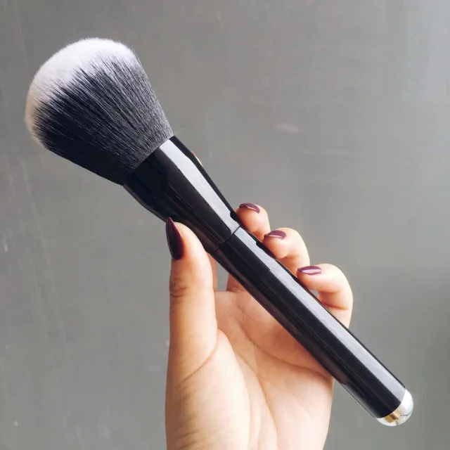 Single Wooden Handle Loose Powder Brush Hd Dzy - Shop at LoveMi