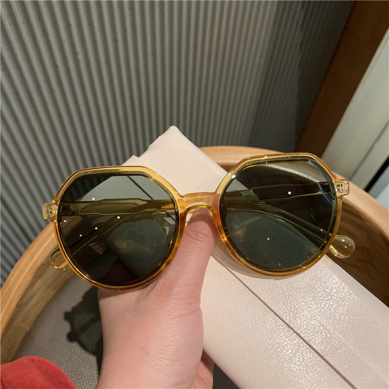 Women's Vintage Statement Frame Polarized Sunglasses - Image 6