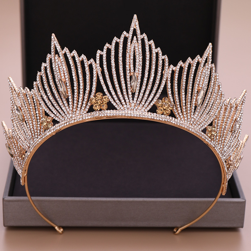 Crystal Crowns Are Popular In Europe And America