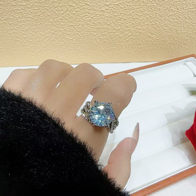Women's Crystal-Encrusted Ring & Couple Rings  Light Luxury, High-End, Ultra-Shiny, Fashionable & Elegant Niche Versatile Band Accessories