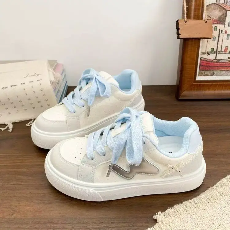 New Autumn Women Thick Sole Bread Skate