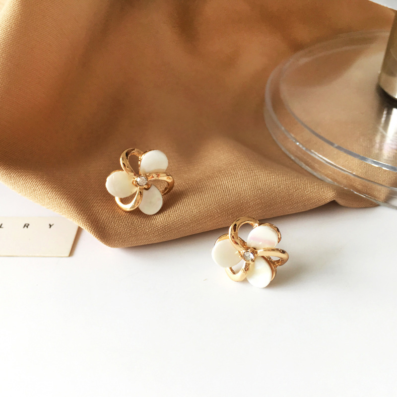 Silver Needle Japanese And Korean Sweet Flower Stud Earrings Small