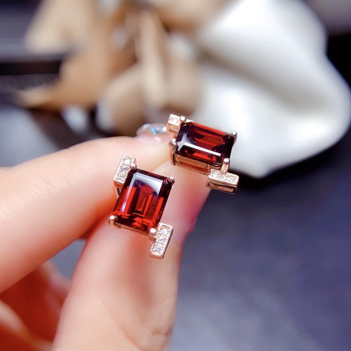 Title 3, Natural Garnet S925 Silver Inlaid Ear Studs