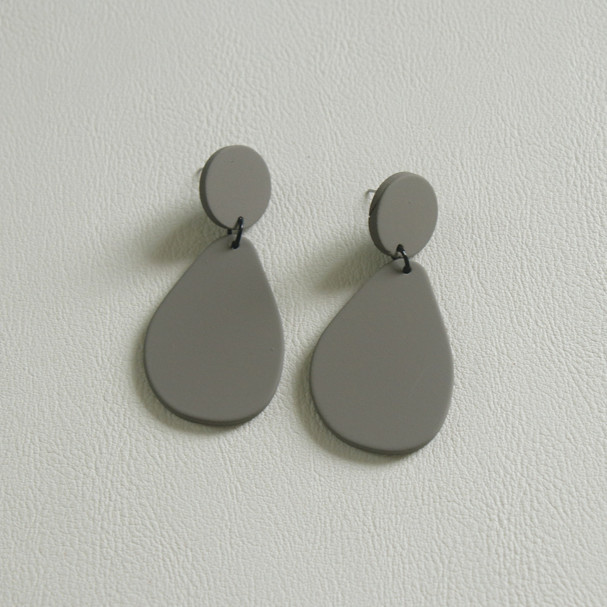 Title 3, Pendientes Largos para Mujer Serie Negro Gris c...