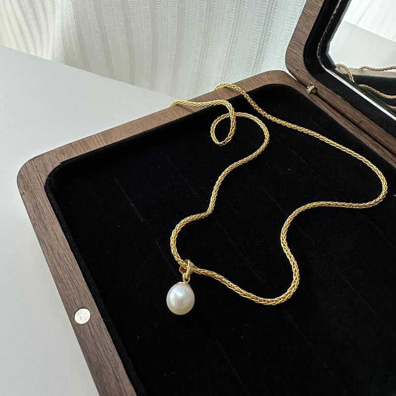 Women's Fashion Personality Pearl Necklace Simple