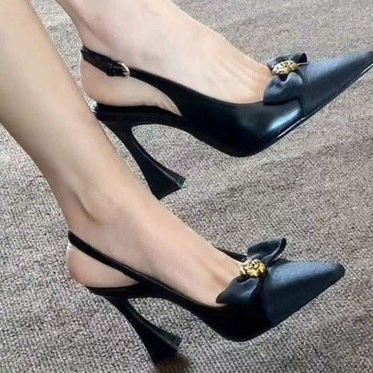 New Winter Women Back Cutout Pointed Toe Block Heel Shoes With Camellia & Bow Decor product image