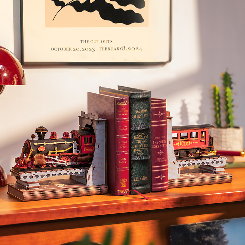 ROBOTIME DIY 3D Book Nook Kit - Train Bookends Puzzle Model - Unique Bookshelf D - Picture 10 of 10