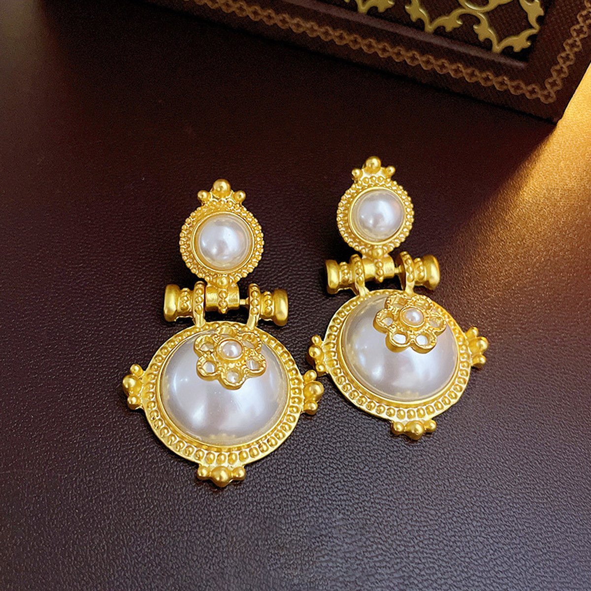 Retro Crystal Drop Earrings Women Vintage Geometric Studs Rhinestone Light Luxury Jewelry