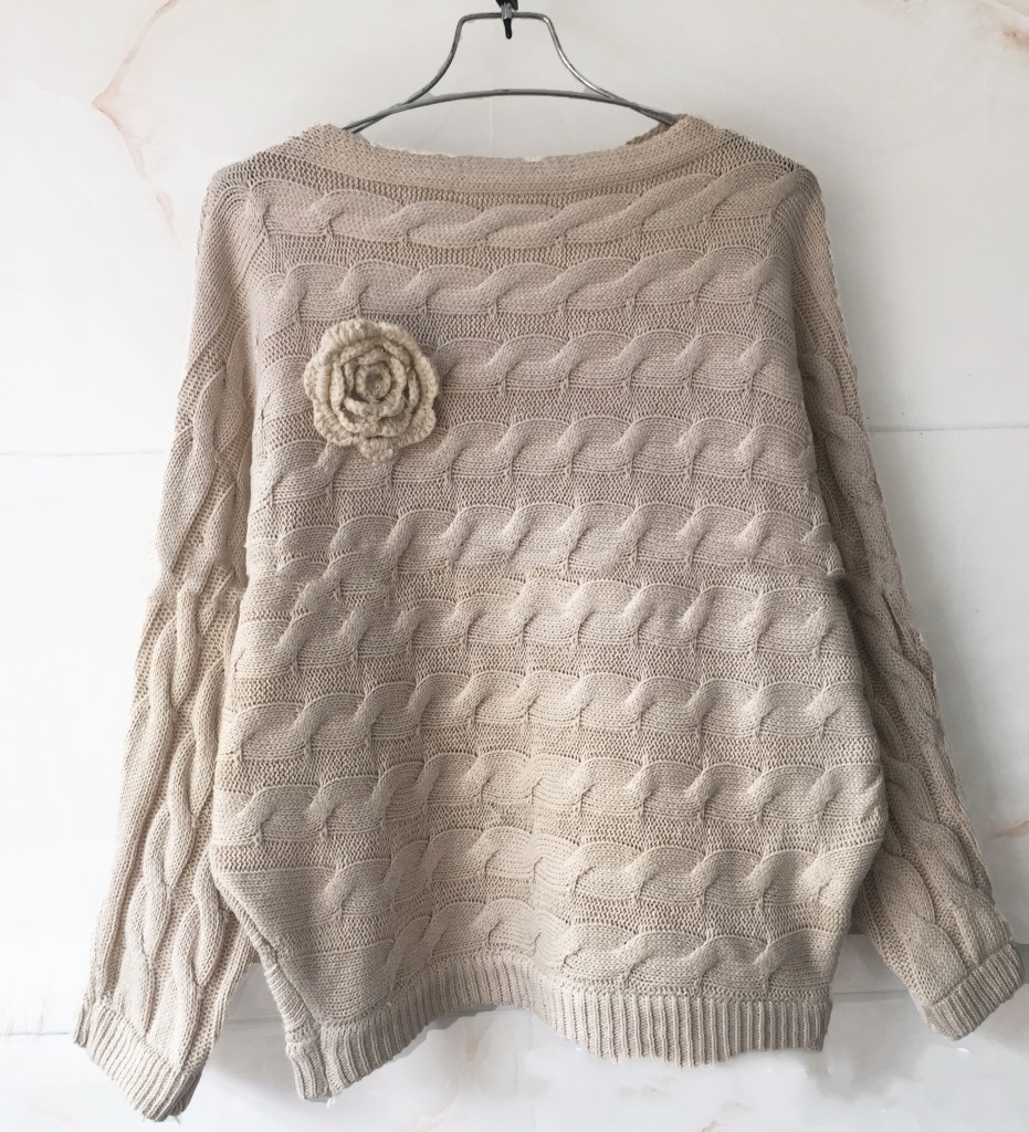 Title 1, Gestrickter Damen-Pullover mit Ausschnitt