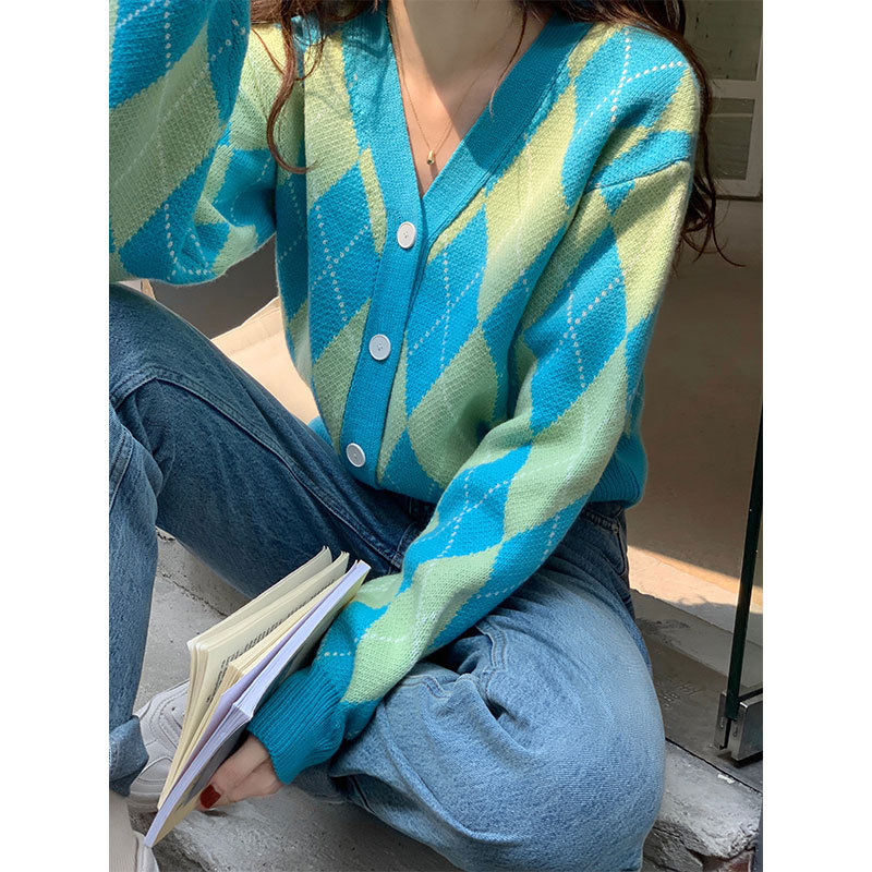 College Style Diamond Contrast Knit Sweater V-neck - Image 4