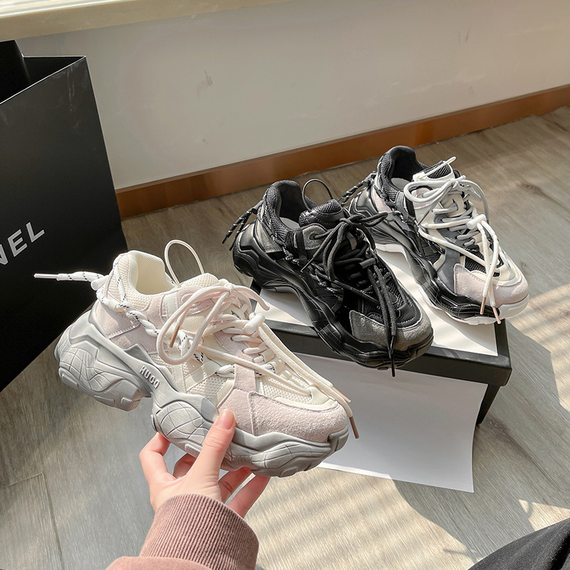 أحذية رياضية نسائية شبكية كاجوال بألوان متناسقة ونعل سميك قابل للتنفس