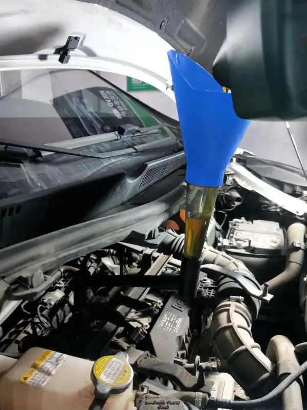 Oil Filter Funnel With Adjustable Interface