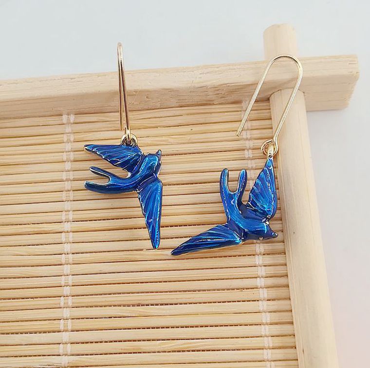 Women's Fashion Swallow Short Earrings