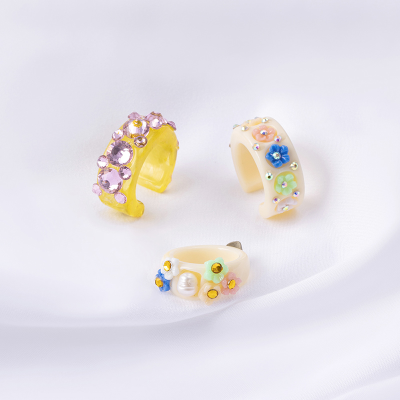 Title 4, Cute Crystal Flower Acrylic Resin Ring Aestheti...