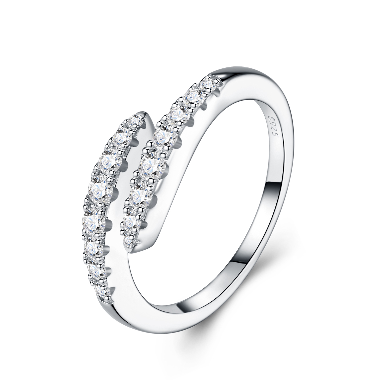 kuukujuline sõrmus moissaniidiga