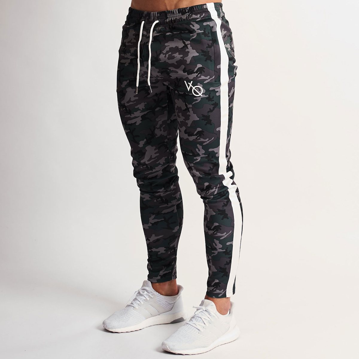 Title 8, Pantalon de training camouflage avec bandes lat...