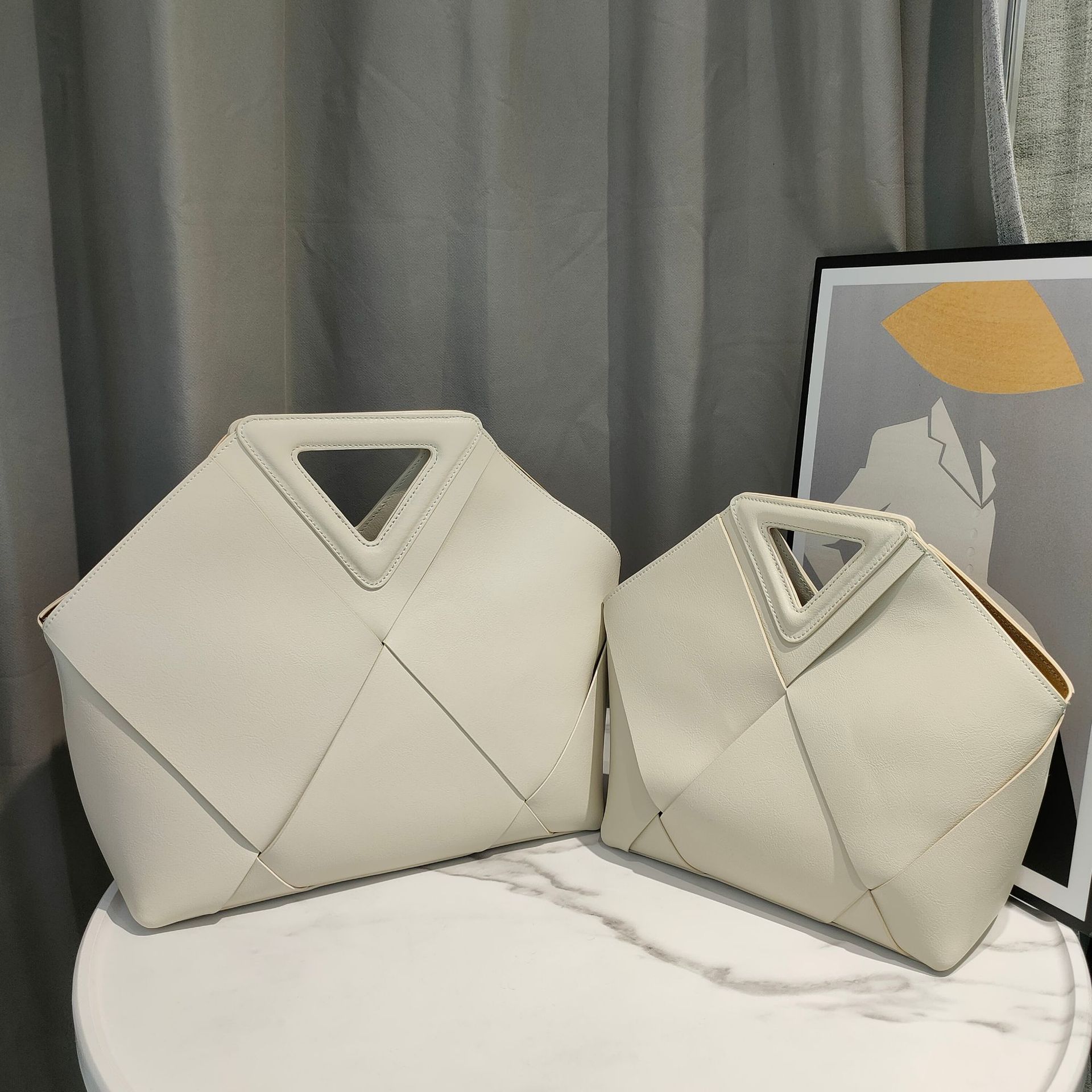 High-End Woven Shoulder Bag interior