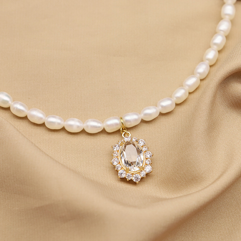 Title 5, Collier de perles d