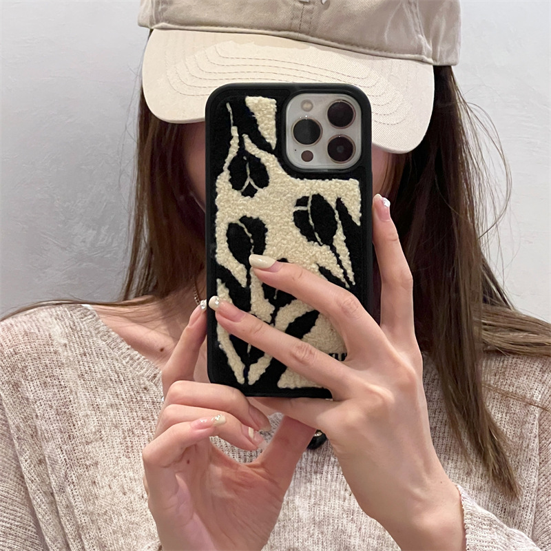 Towel Embroidered Tulip Vintage Mobile Phone Shell - Image 4