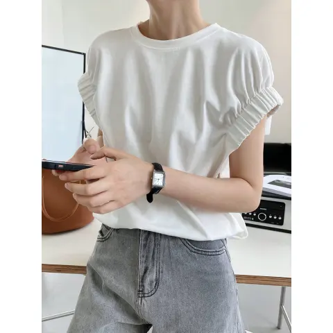 Women with Skimpy Sleeves and Pleated T-shirts