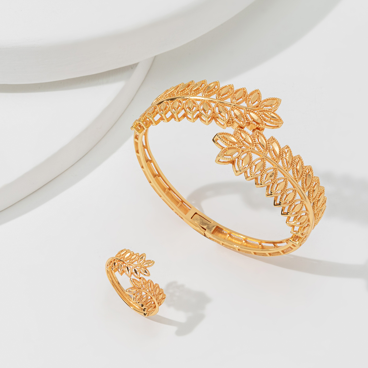 2cpsVintage Wheat Ear Leaf Gold Bracelet With An Open Ring, Worn By Women In Dubai, Africa For Daily Festivals, Wedding Accessories — foto 4