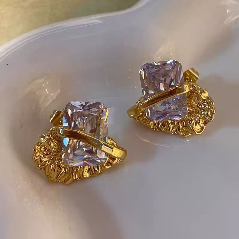 Charming New Geometric Earrings. Adopting Irregular Lava & Wrapped Design, High-end Texture, Popular Influencer Style.