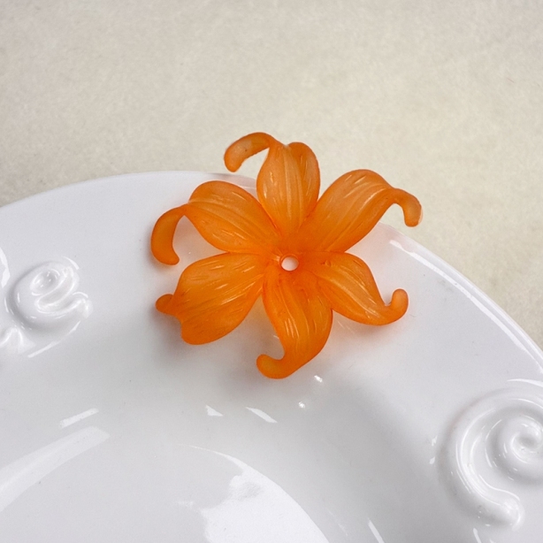 Matte Acrylic Curled Petal Iris Charms, Translucent Frosted Center-Drilled Spacers For DIY Vintage Hair Sticks, Earrings & Pendant Crafts.