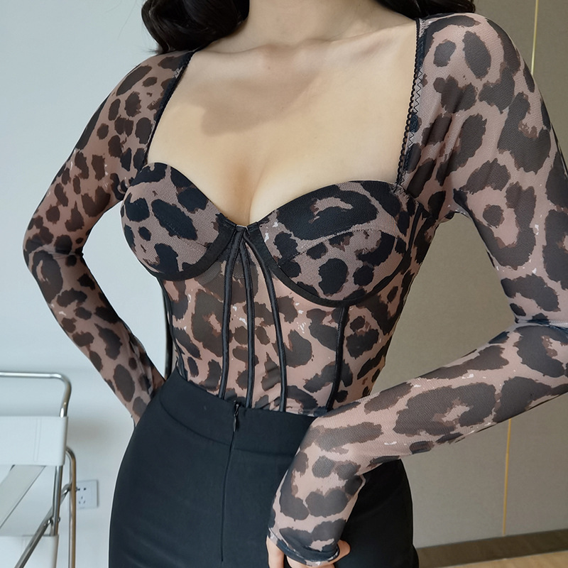 Title 5, Vintage Leopard Print One-piece Bottoming Shirt