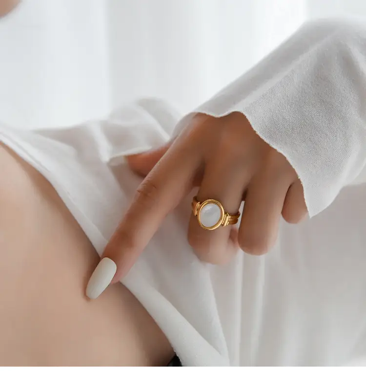 Fashion Creativity Fritillary Oval Ring With Retro Personality
