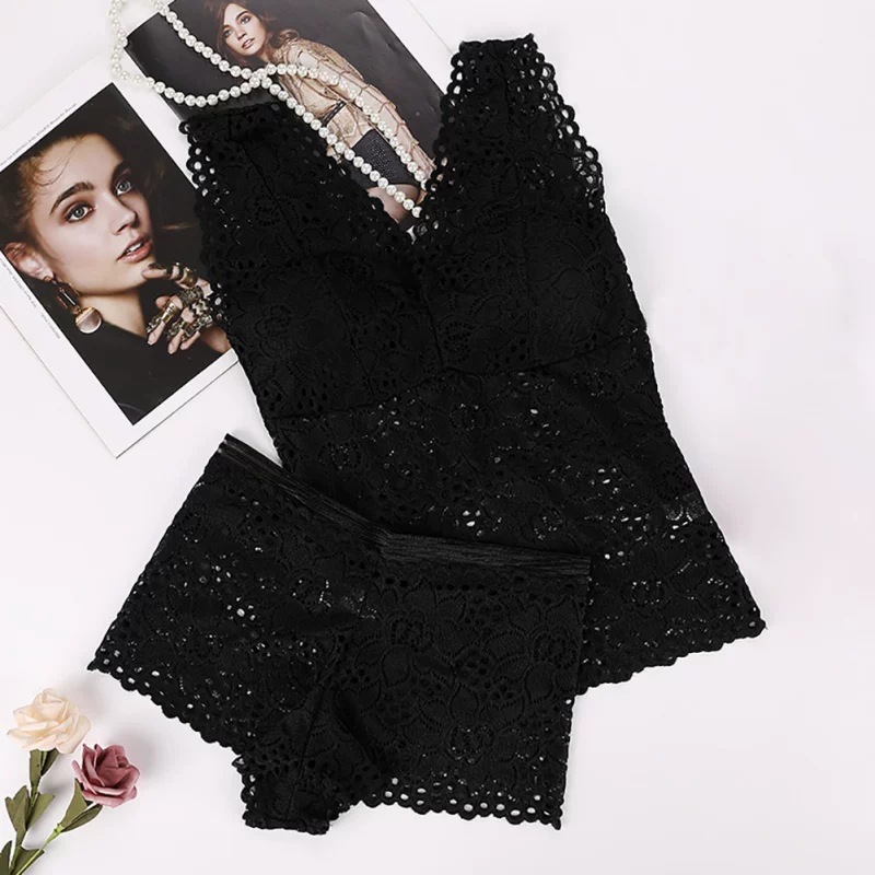 طقم داخلية دانتيل مبطن للصدر دون ترك أثر