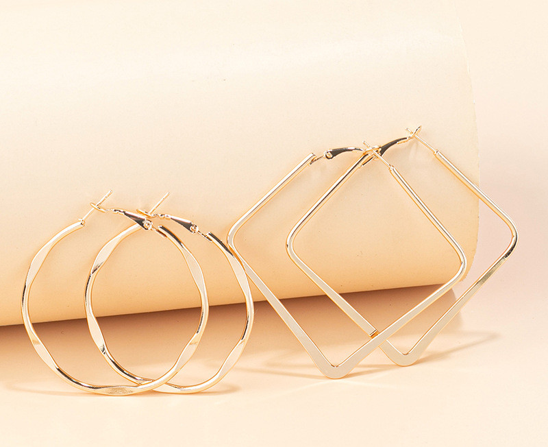 أقراط نسائية بتصميم هندسي مبالغ به على الطراز الأوروبي والأمريكي