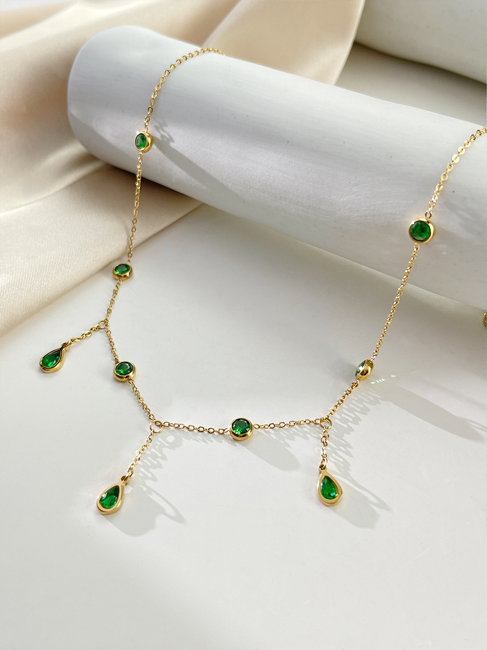 قلادة بيكارا مزينة بشراشيب للنساء