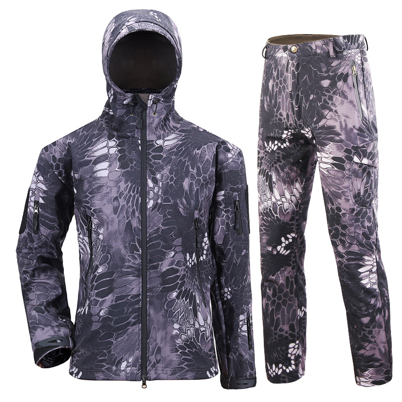 Title 6, Tarnanzug aus wattierter Jacke und Hose