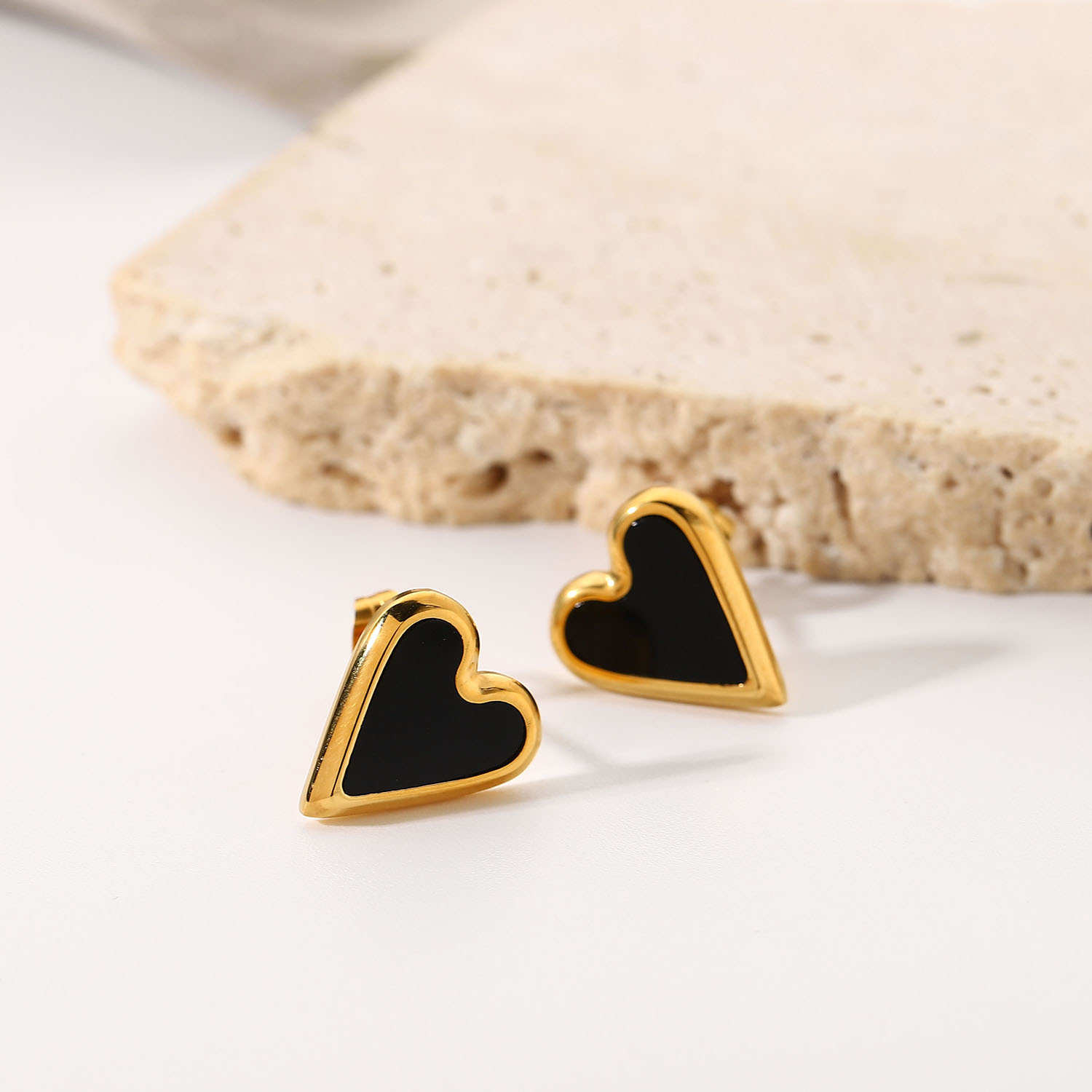 Natural Stone Black Shell Love Stud Earrings