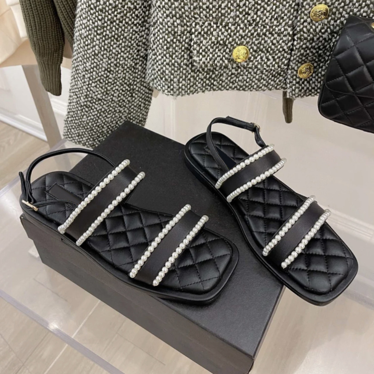 Small Fragrance Pearl One-line Strap Sandals