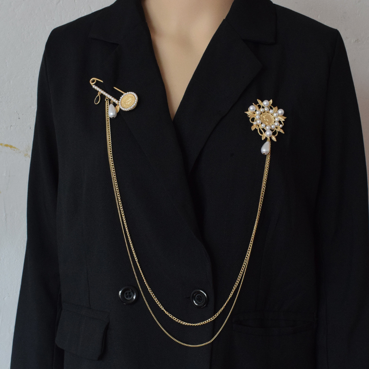 Palace Relief Long Tassel Chain Double-head Brooch