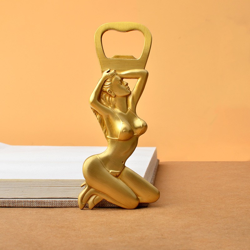 kreatiivne messingist humanoid pudeliavaja