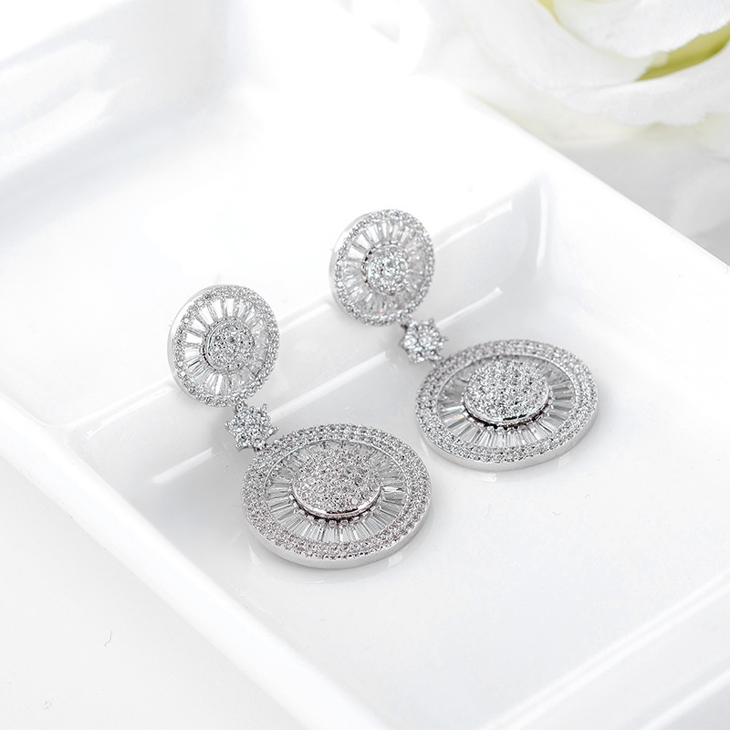 New Fashion Temperament Female Earrings Simple Zircon Earrings Jewelry