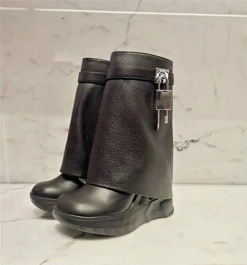 Oversized Women's Plush Mid Length Boots