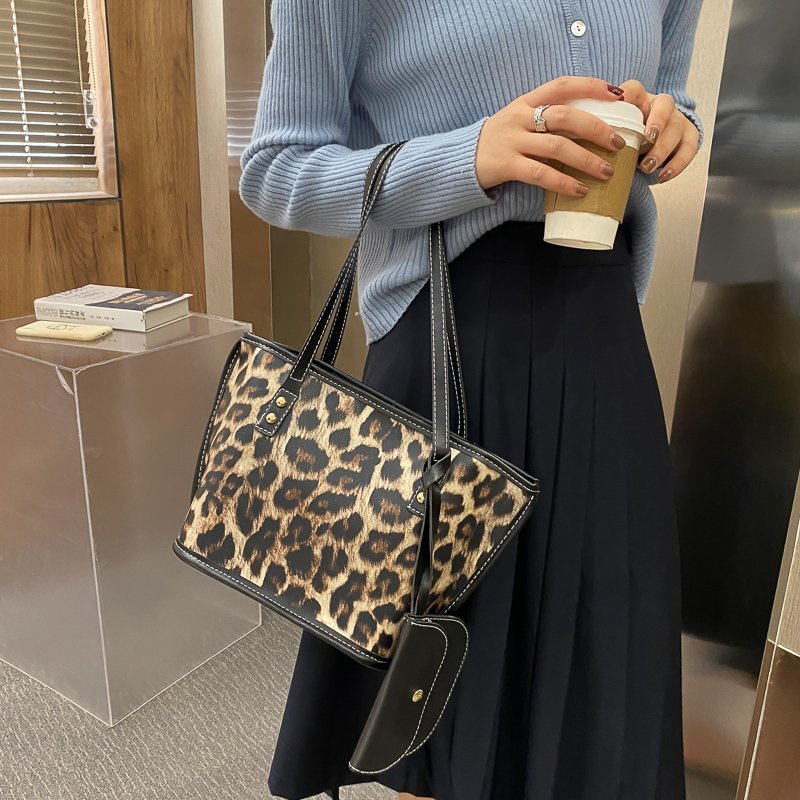 Leopard Print Large Capacity Shoulder Bag