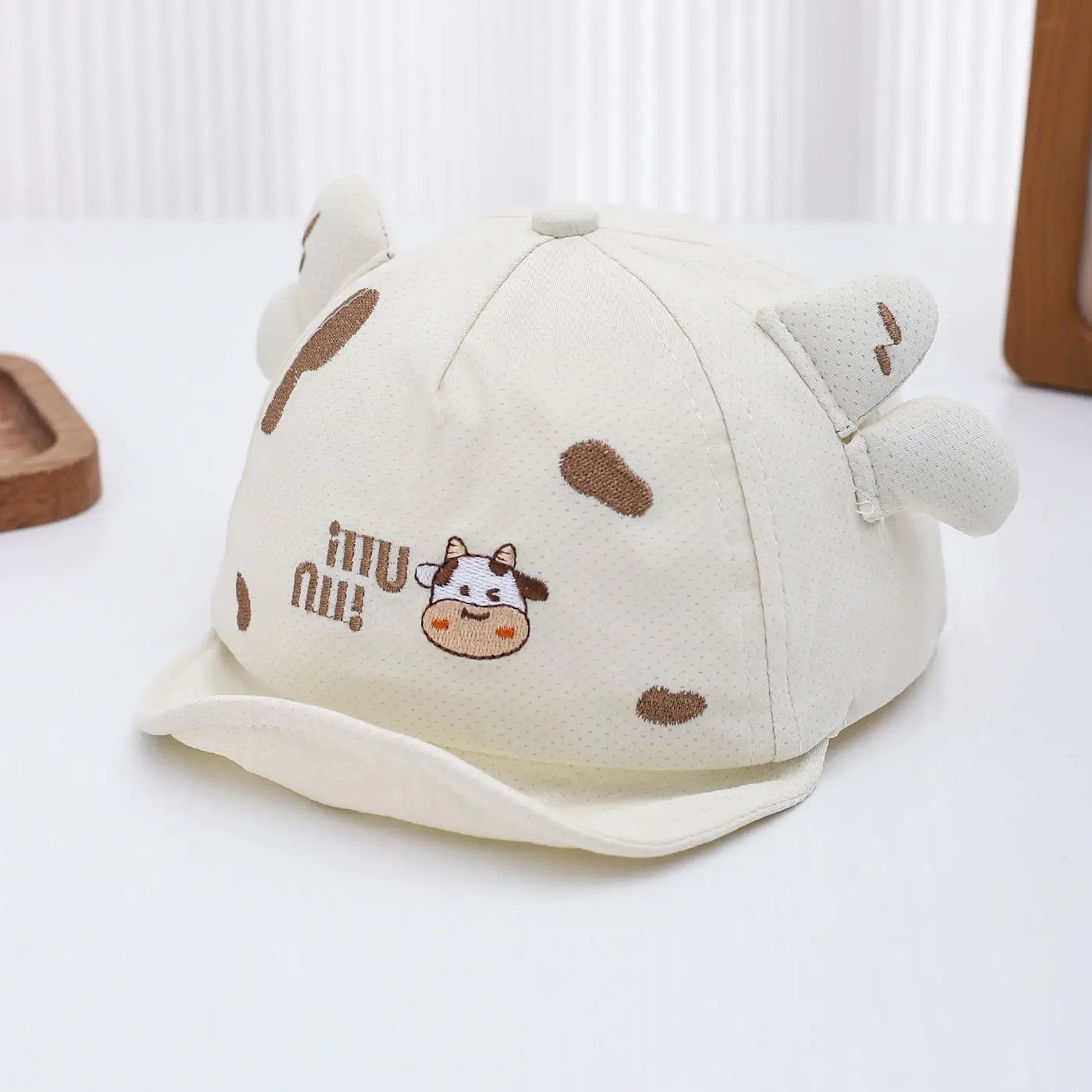 Summer Children's Style Cow-shaped Hat With A Brim. This Cute And Casual Baseball Cap For Children Is Suitable For 1-3 Year Old Babies For Family Outings.