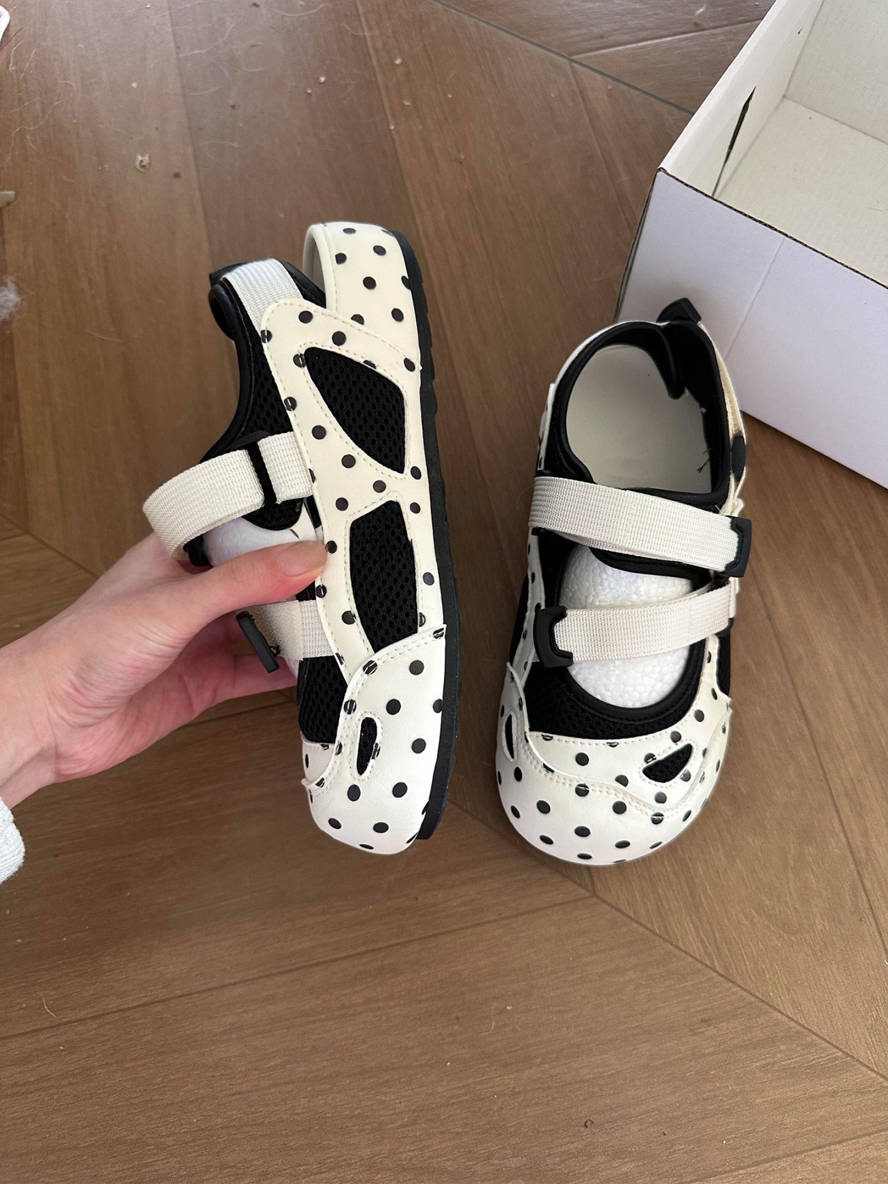 2026 New Summer Women Polka Dot Sports Sandals, Breathable Hollow Flat Mary Jane Shoes With Adjustable Velcro Strap — view 3