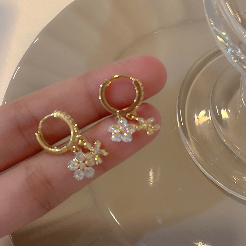 Niche Design Zirconia Metal Flower Tassel Earrings