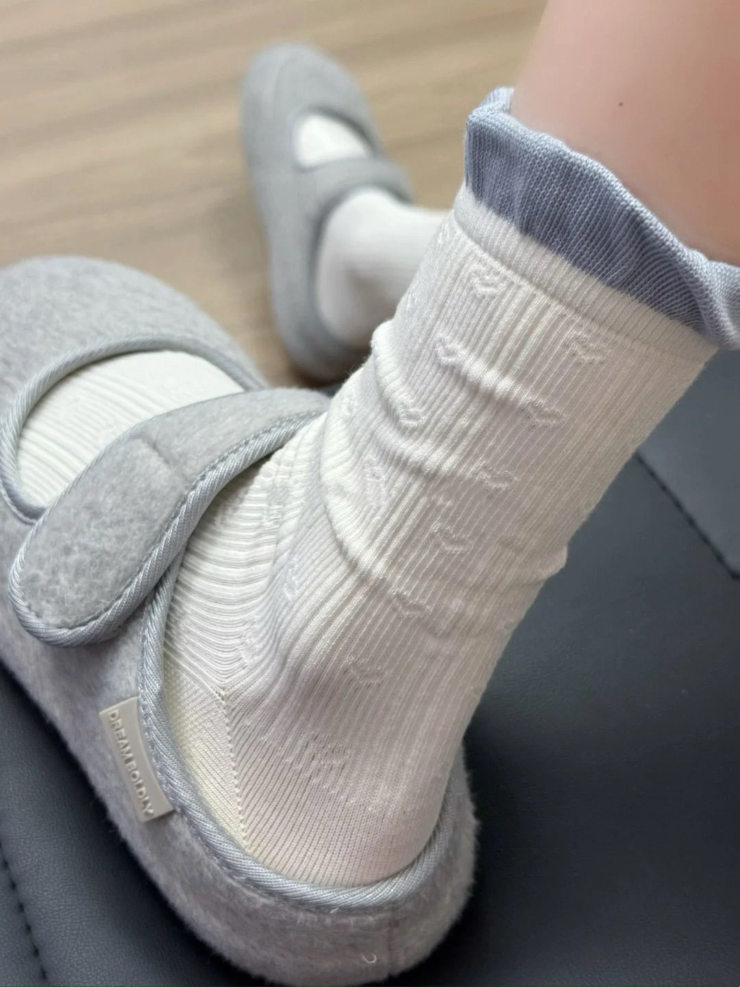 Coquette Heart Embossed Crew Socks, Ruffle Cuff Contrast Color Socks, Women's Sweet Casual Socks For Mary Janes & Preppy Style
