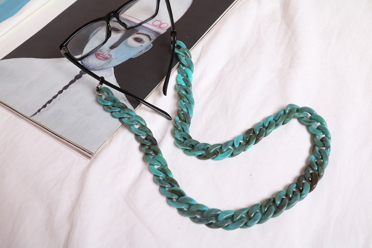 Title 9, Creative glasses chain