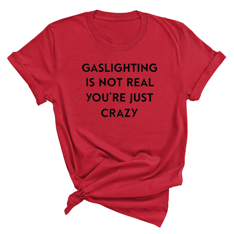 Title 17, Herrenmode mit Aufdruck „Gaslighting Is Not Rea...